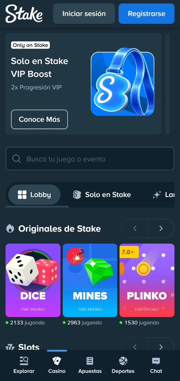 Sección de casino online en Stake Argentina con tragamonedas y juegos de mesa en vivo.